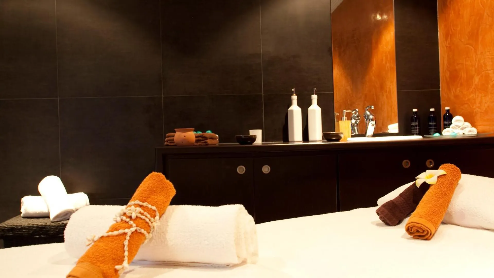 Mahogany Hotel Residence & Spa Le Gosier  4*, Le Gosier (Grande-Terre) Guadeloupe